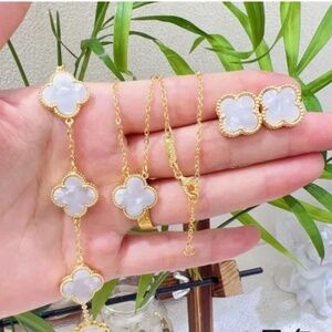 18K Gold Plated Mother of Pearl Clover Set